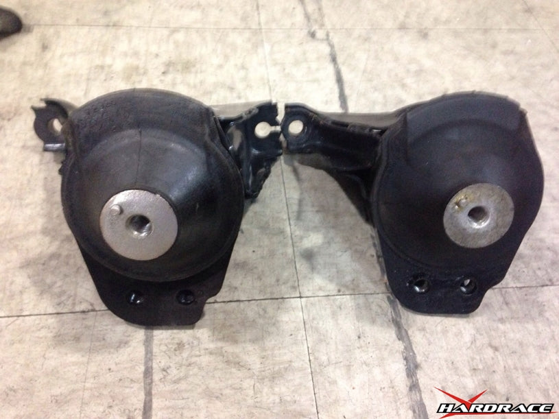 HARDRACE ENGINE MOUNT - RIGHT HardRace