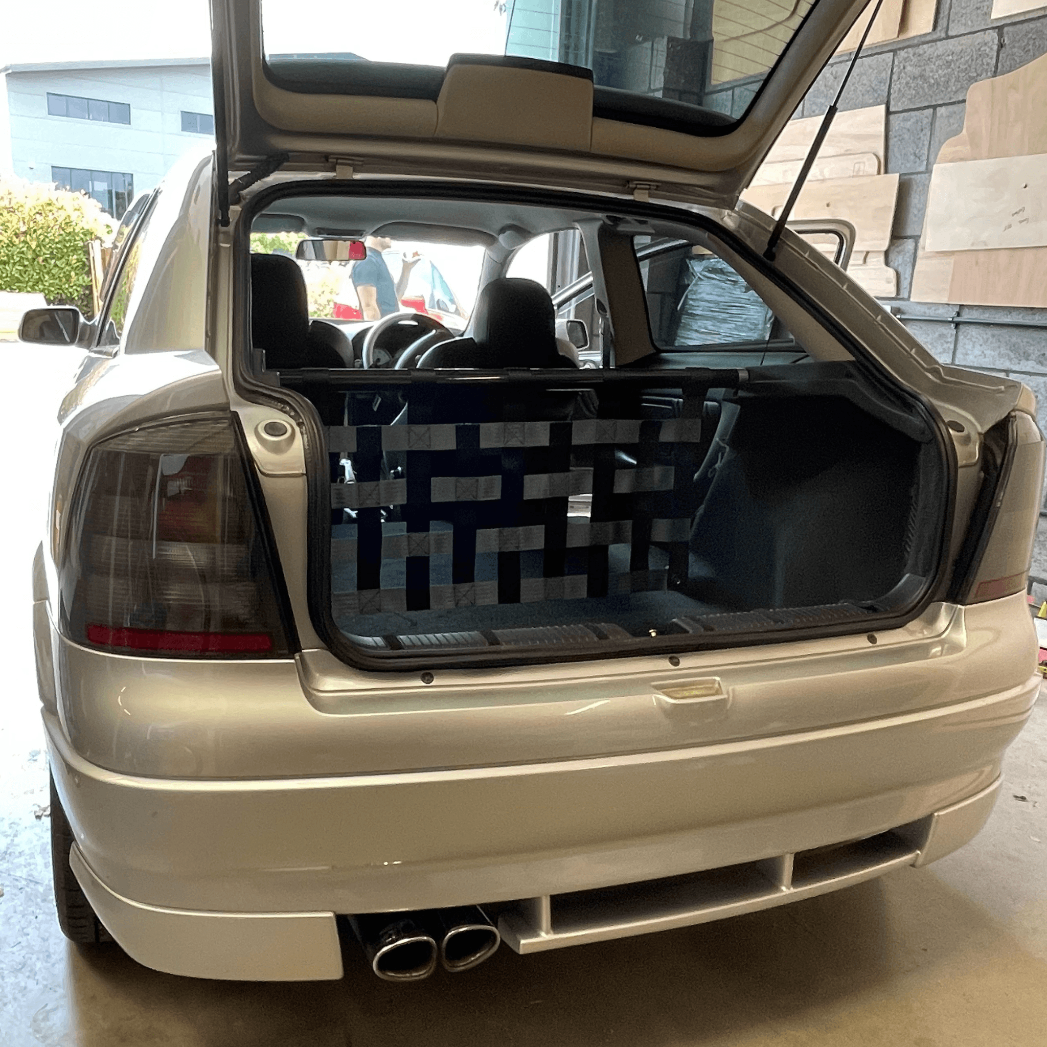 Vauxhall Astra Mk4 SRI GSI Strut bar and Cargo net cargo-nets.co.uk
