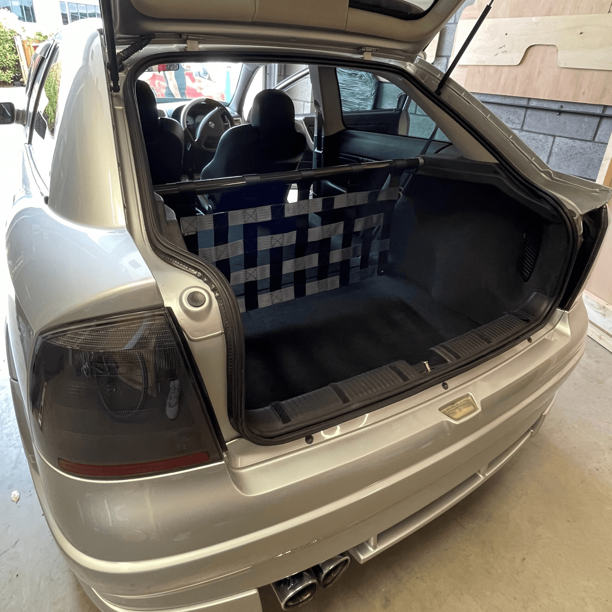 Vauxhall Astra Mk4 SRI GSI Strut bar and Cargo net cargo-nets.co.uk
