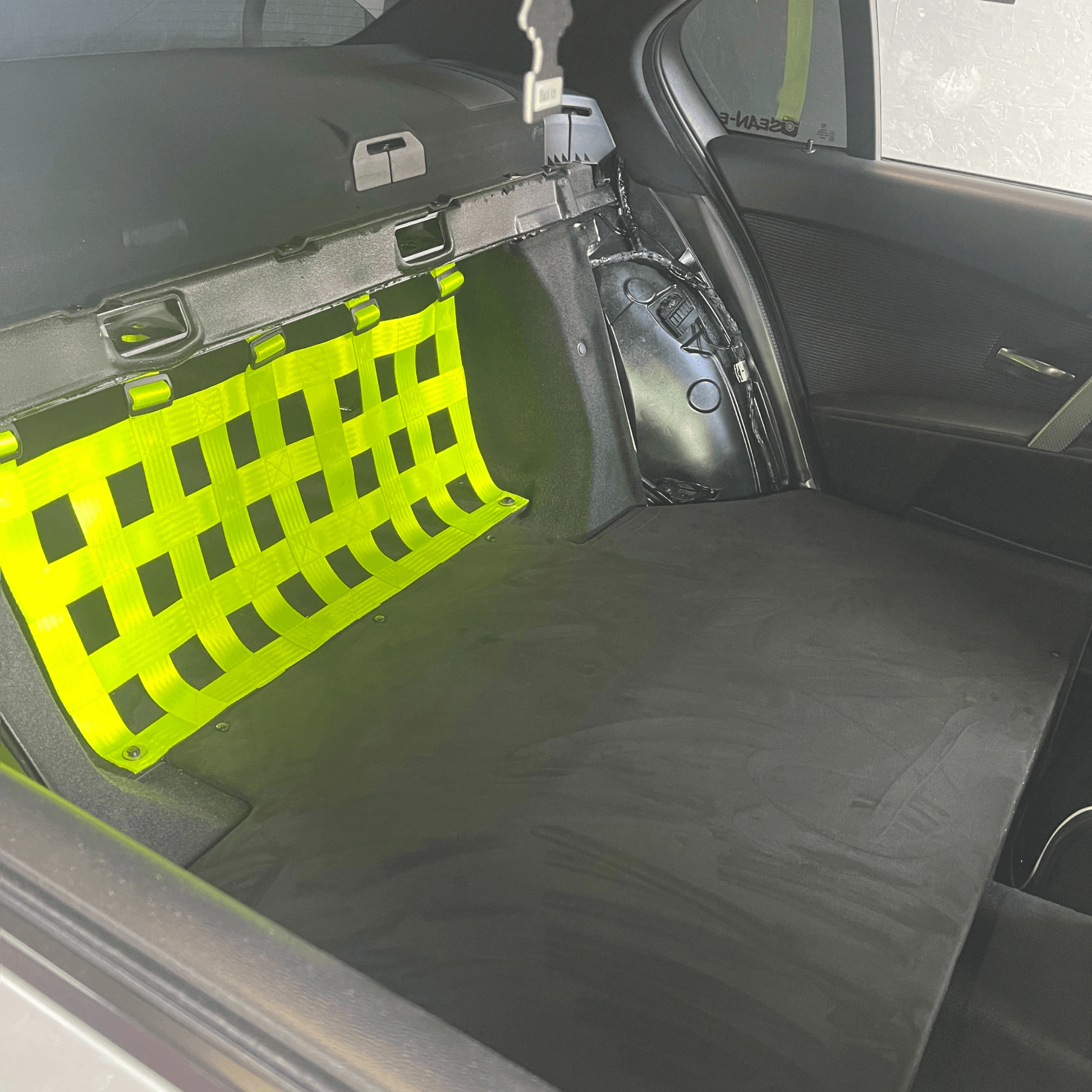 BMW 5 Series E60 M5 Strut bar and Cargo net cargo-nets.co.uk