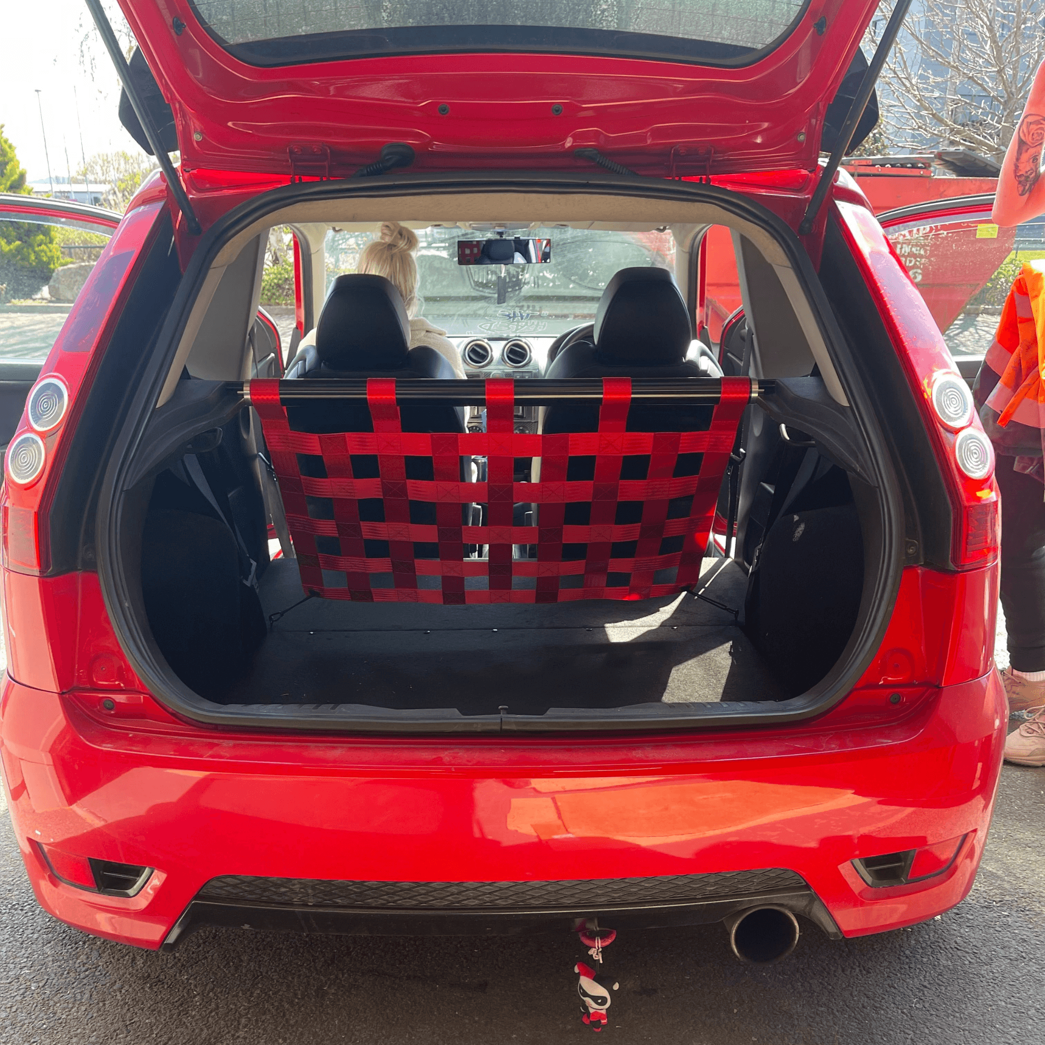 Ford Fiesta Mk6 ST150 Strut bar and Cargo net cargo-nets.co.uk