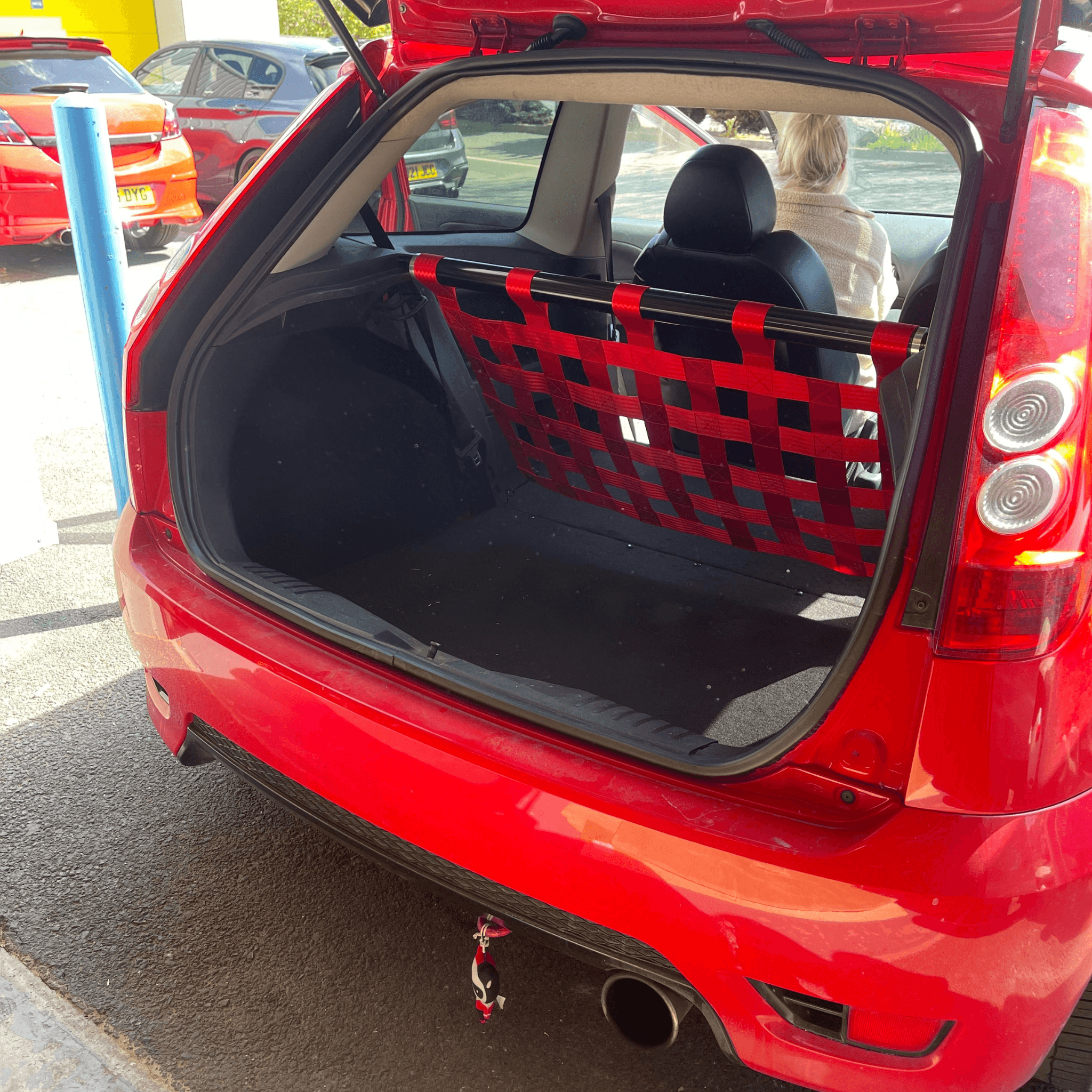 Ford Fiesta Mk6 ST150 Strut bar and Cargo net cargo-nets.co.uk