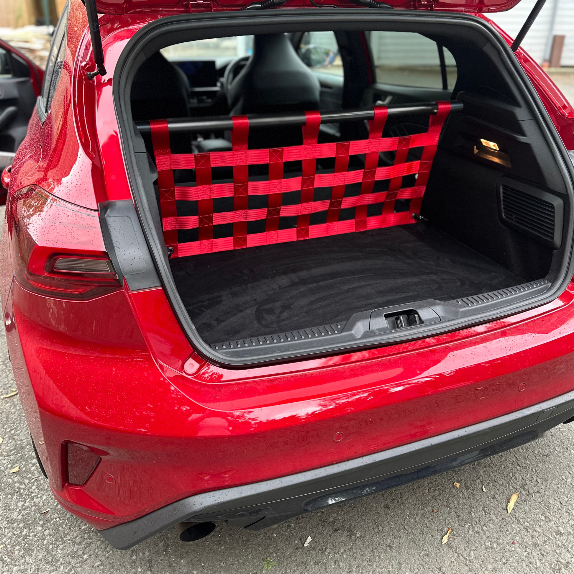Ford Focus Mk4 ST Strut Bar and Cargo Net cargo-nets.co.uk