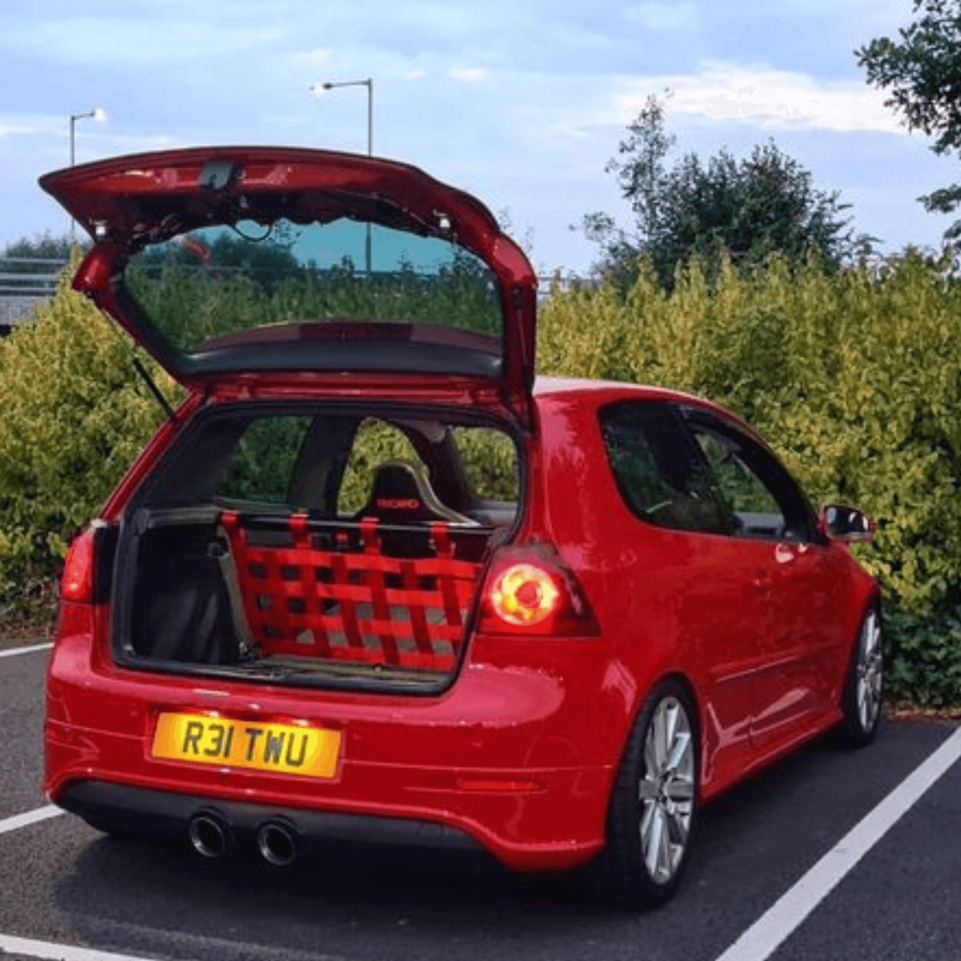 VW Golf Mk5 GTI Strut bar and Cargo net cargo-nets.co.uk