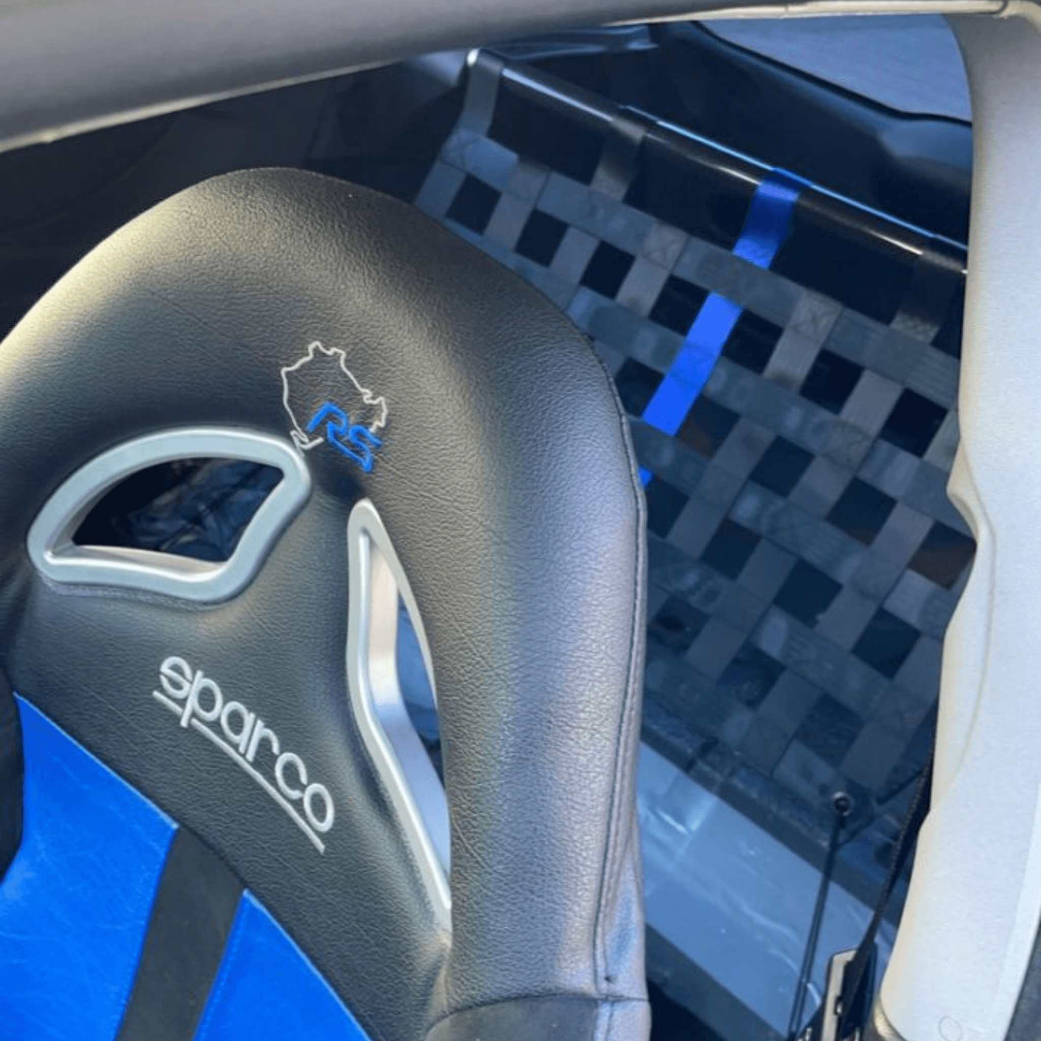 Renault Megane Mk2 RS 225 Strut bar and Cargo net cargo-nets.co.uk