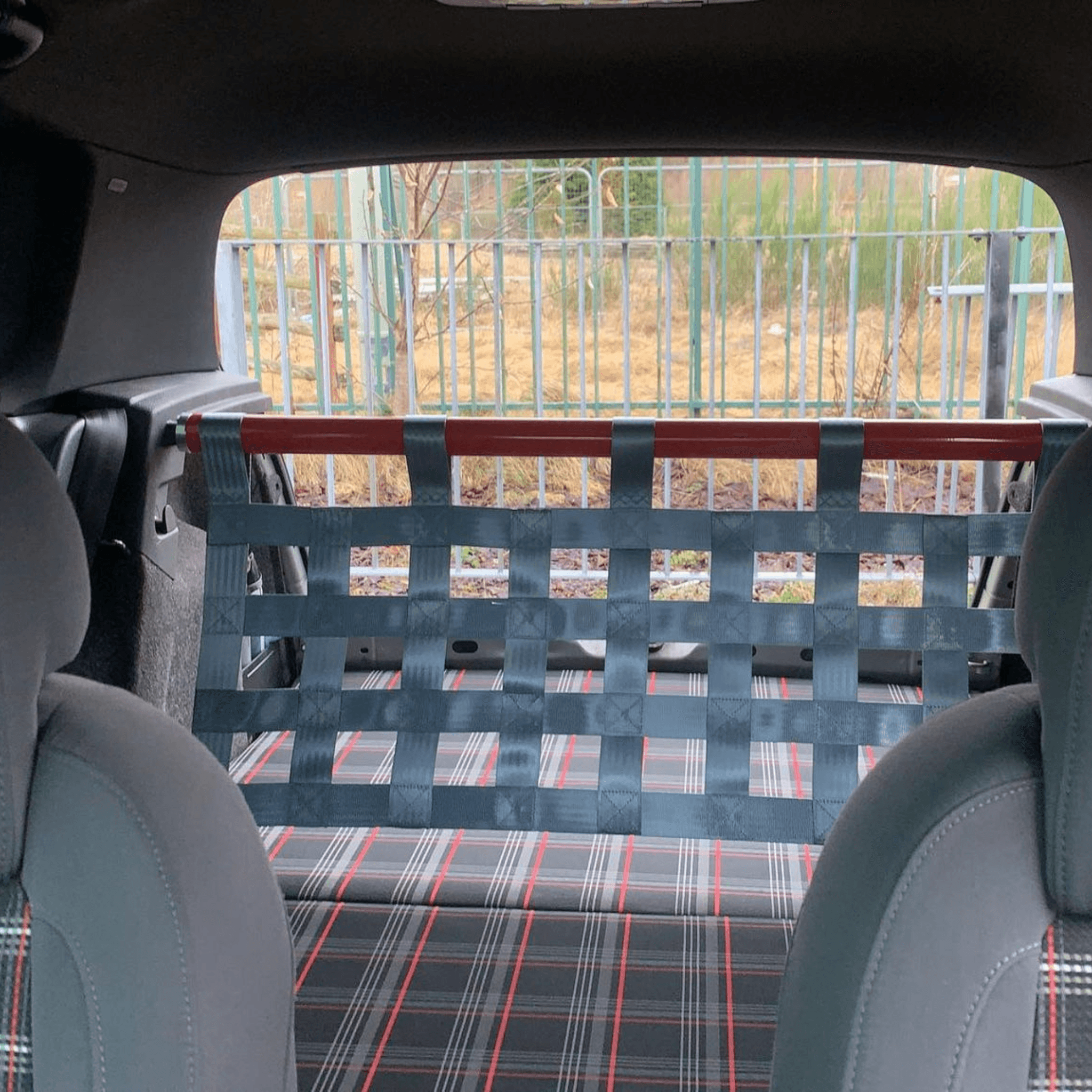 VW Golf Mk5 GTI Strut bar and Cargo net cargo-nets.co.uk
