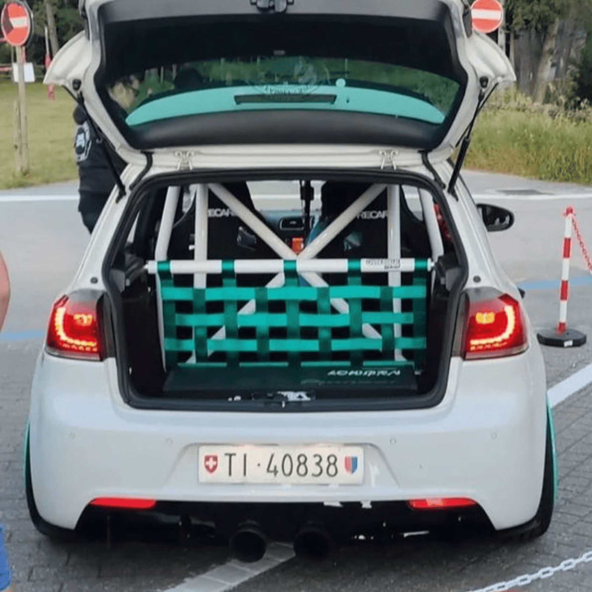 VW Golf Mk6 R GTI Strut bar and Cargo net cargo-nets.co.uk