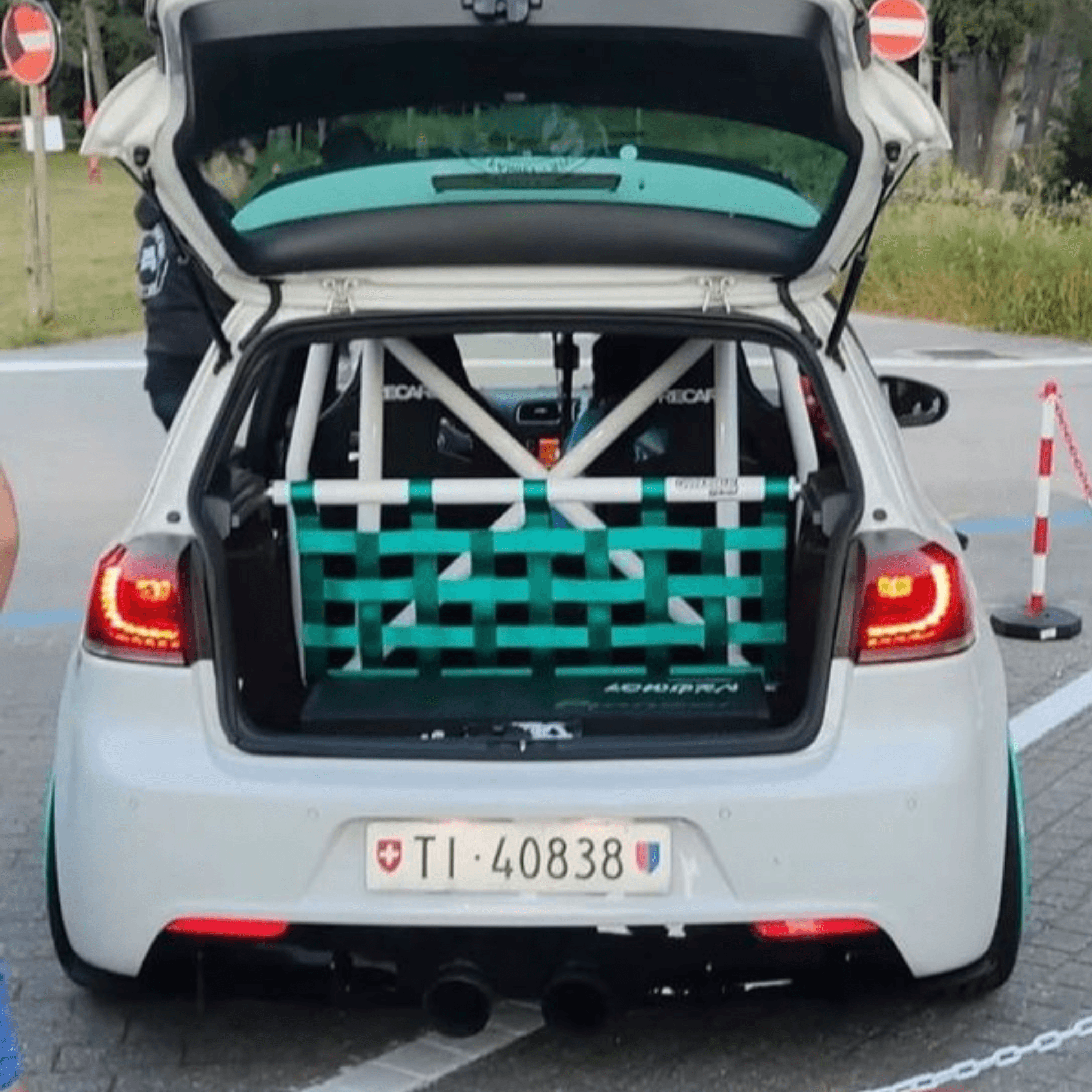 VW Golf Mk6 R GTI Strut bar and Cargo net cargo-nets.co.uk