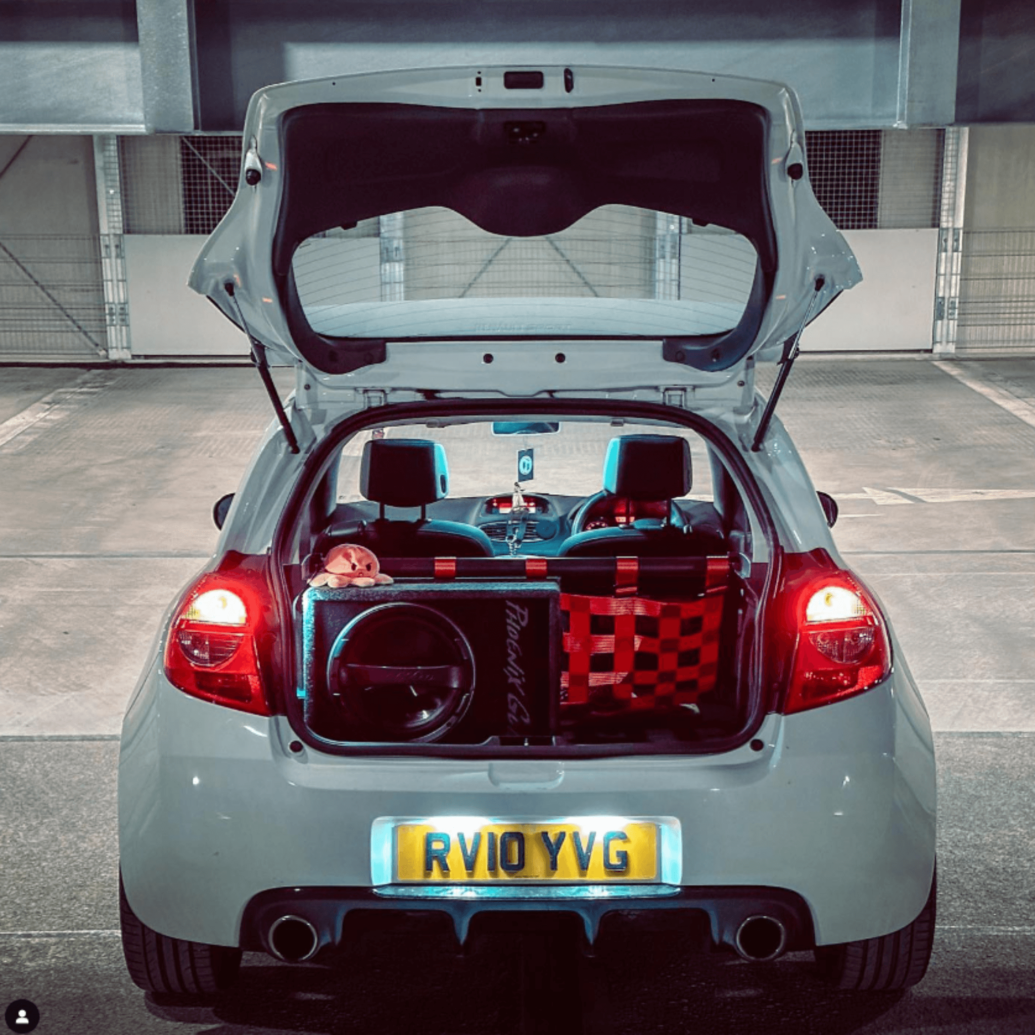 Renault Clio Mk3 197 200 Strut bar and Cargo net cargo-nets.co.uk