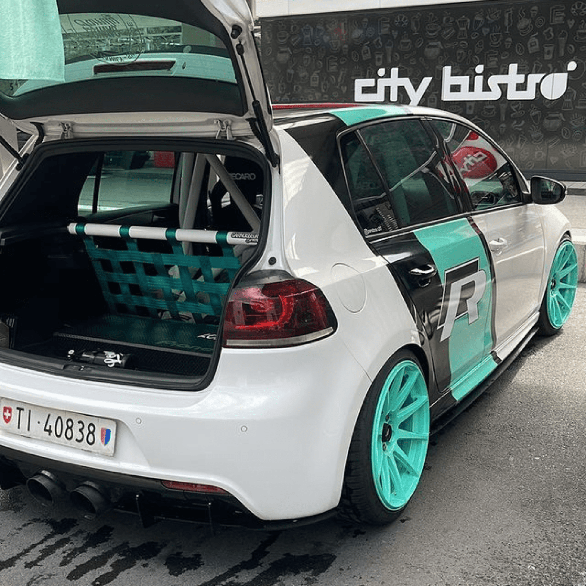 VW Golf Mk6 R GTI Strut bar and Cargo net cargo-nets.co.uk