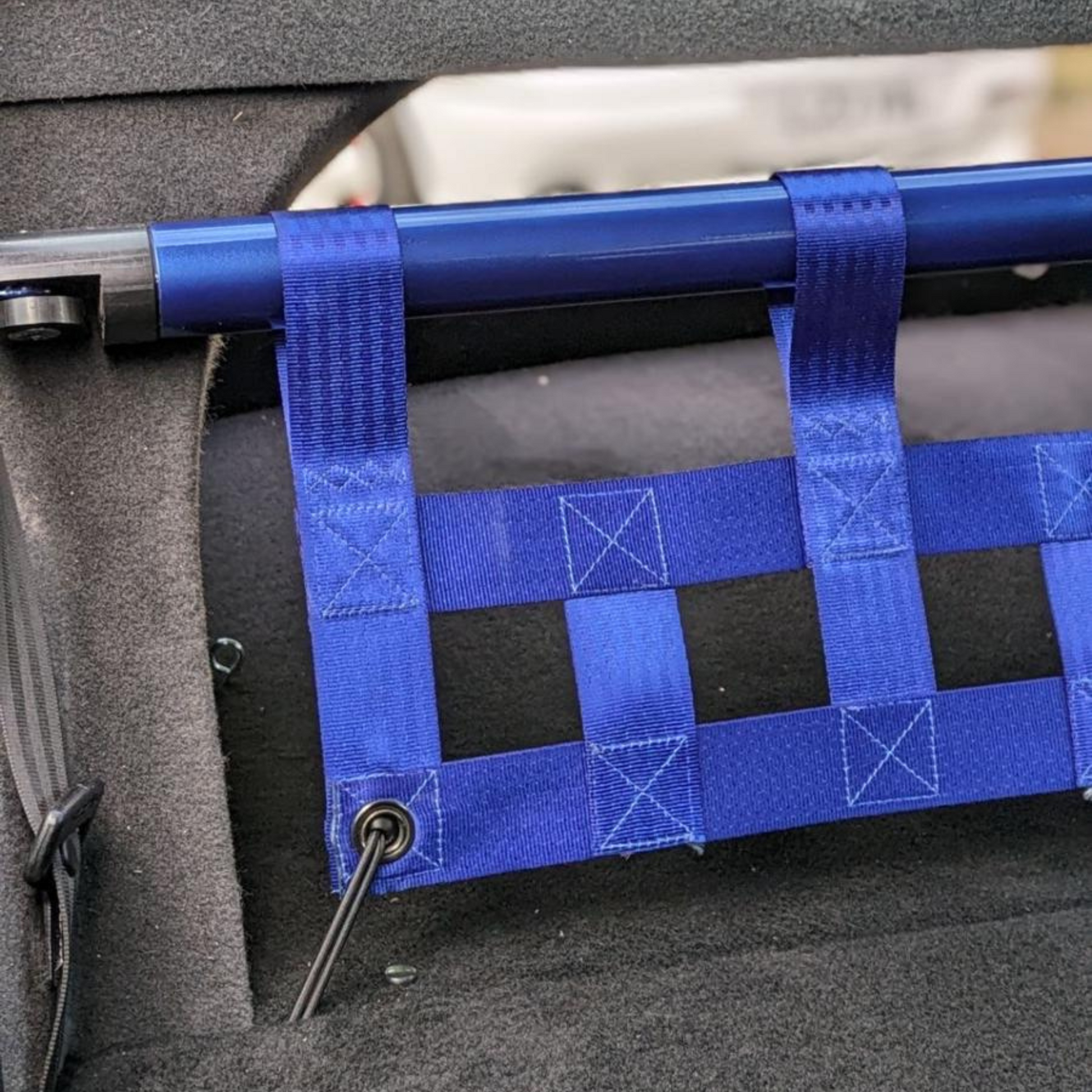 Volkswagen Bora 1J Strut Bar and Cargo Net cargo-nets.co.uk