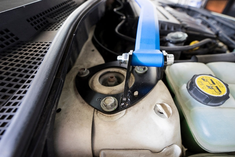 HARDRACE FRONT STRUT BRACE HardRace