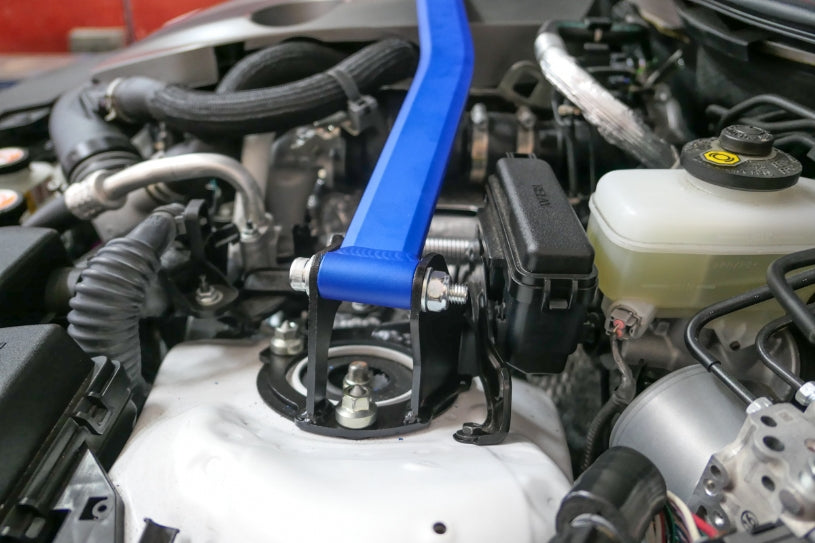 HARDRACE FRONT STRUT BRACE HardRace