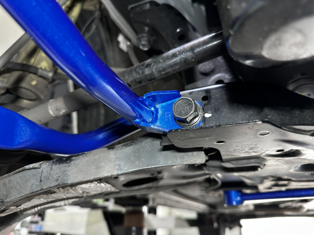 HARDRACE FRONT LOWER BRACE TOYOTA YARIS CROSS HardRace