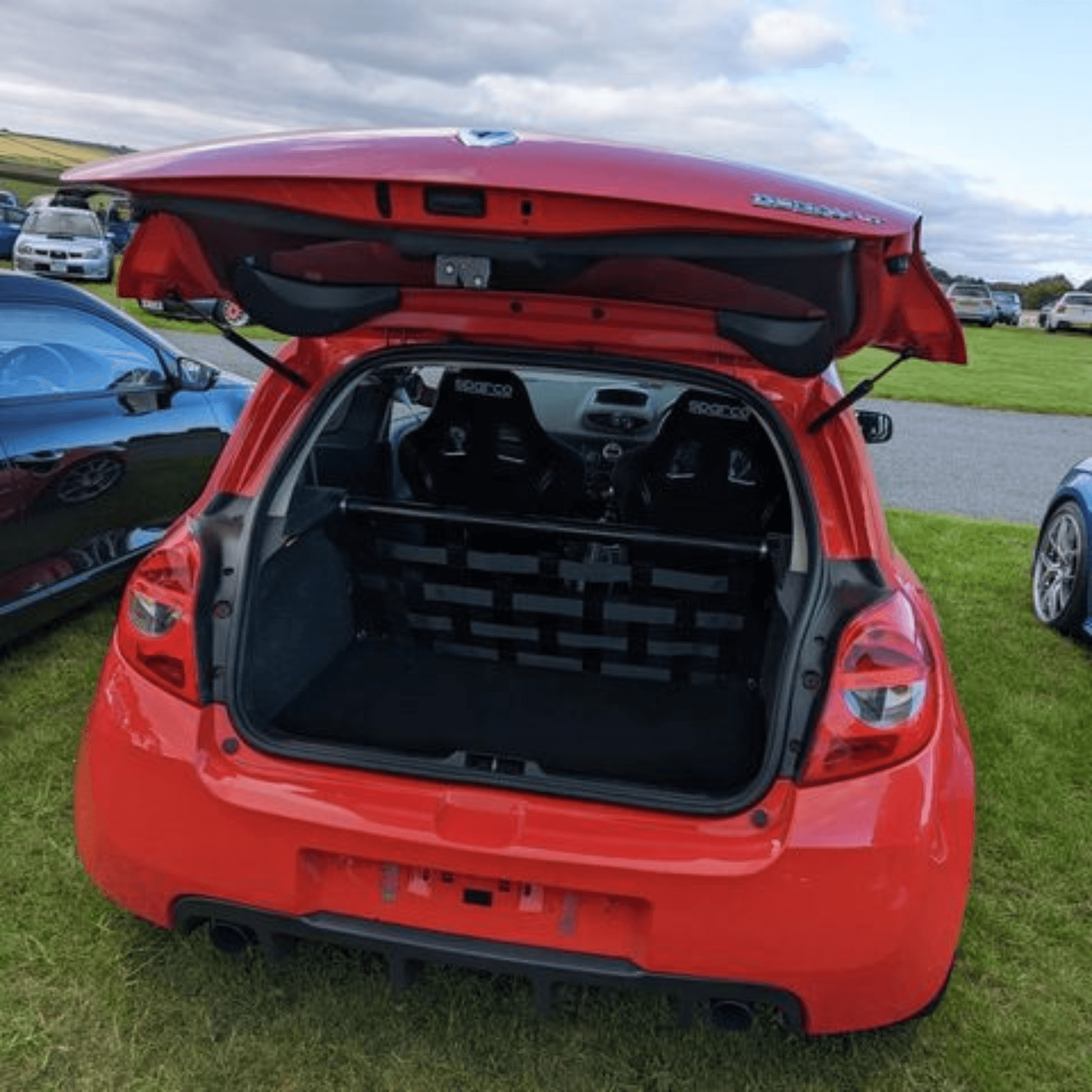 Renault Clio Mk3 197 200 Strut bar and Cargo net cargo-nets.co.uk