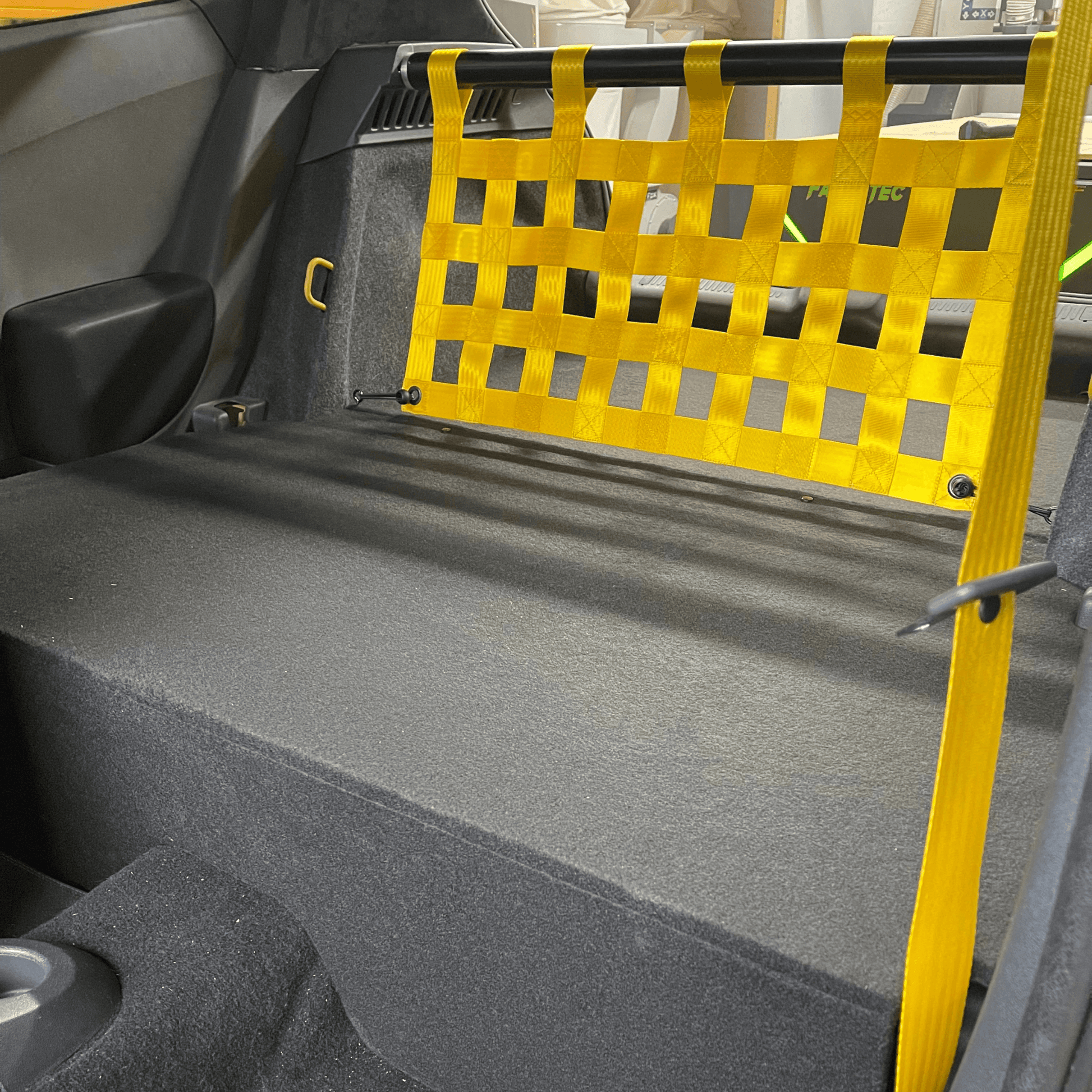 Renault Clio Mk3 197 200 Strut bar and Cargo net cargo-nets.co.uk
