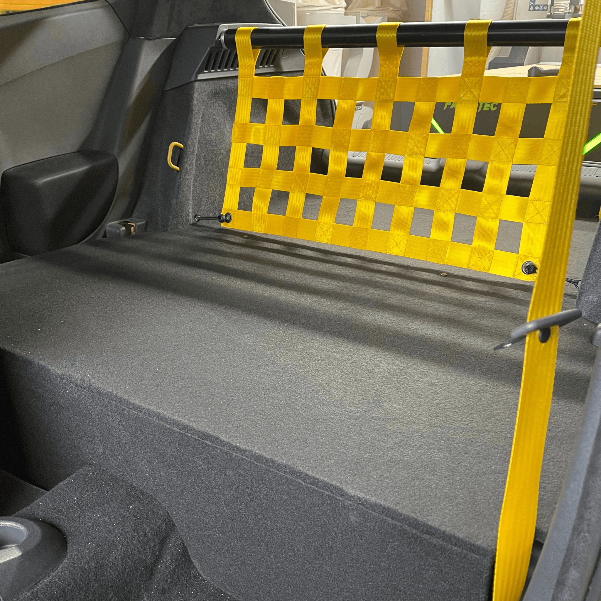 Renault Clio Mk3 197 200 Strut bar and Cargo net cargo-nets.co.uk