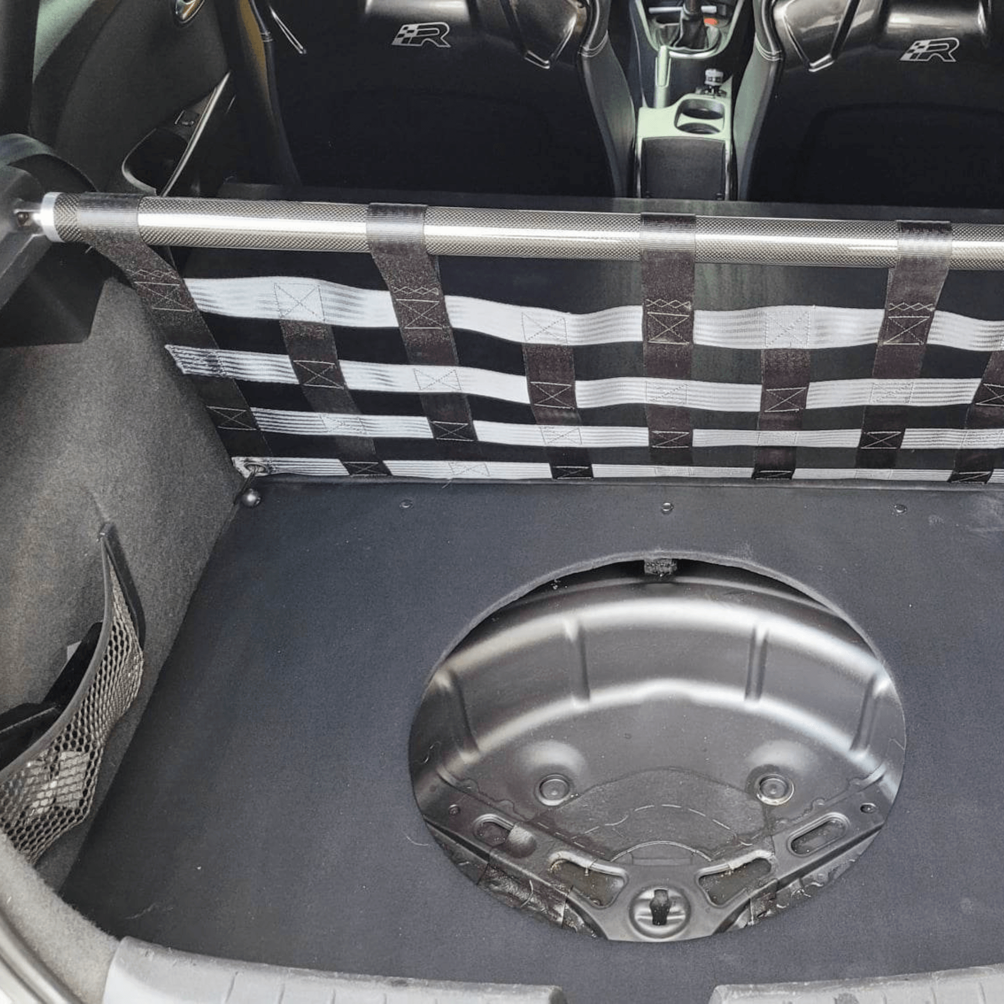 Seat Leon Mk2 Cupra R Strut bar and Cargo net cargo-nets.co.uk