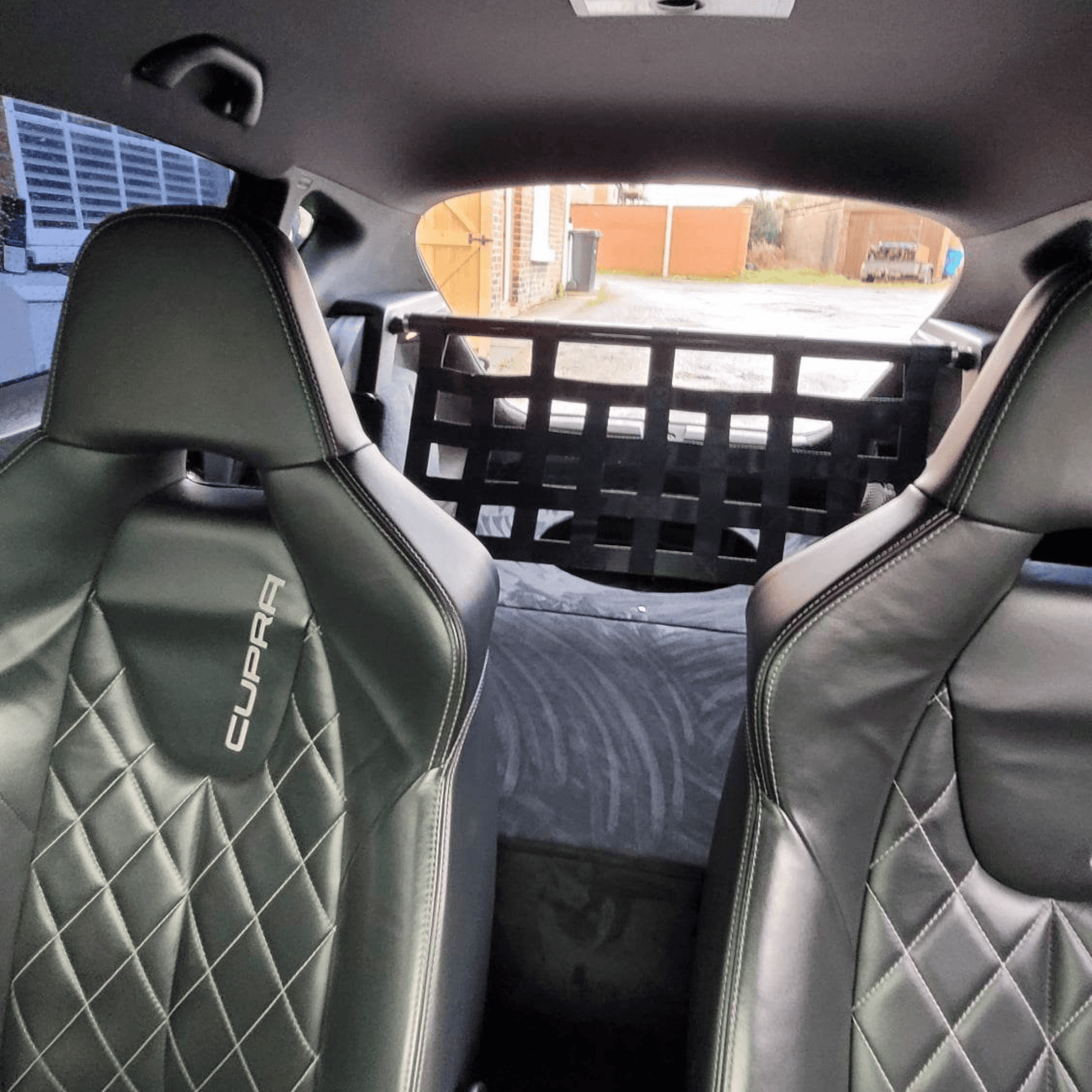 Seat Leon Mk2 Cupra R Strut bar and Cargo net cargo-nets.co.uk