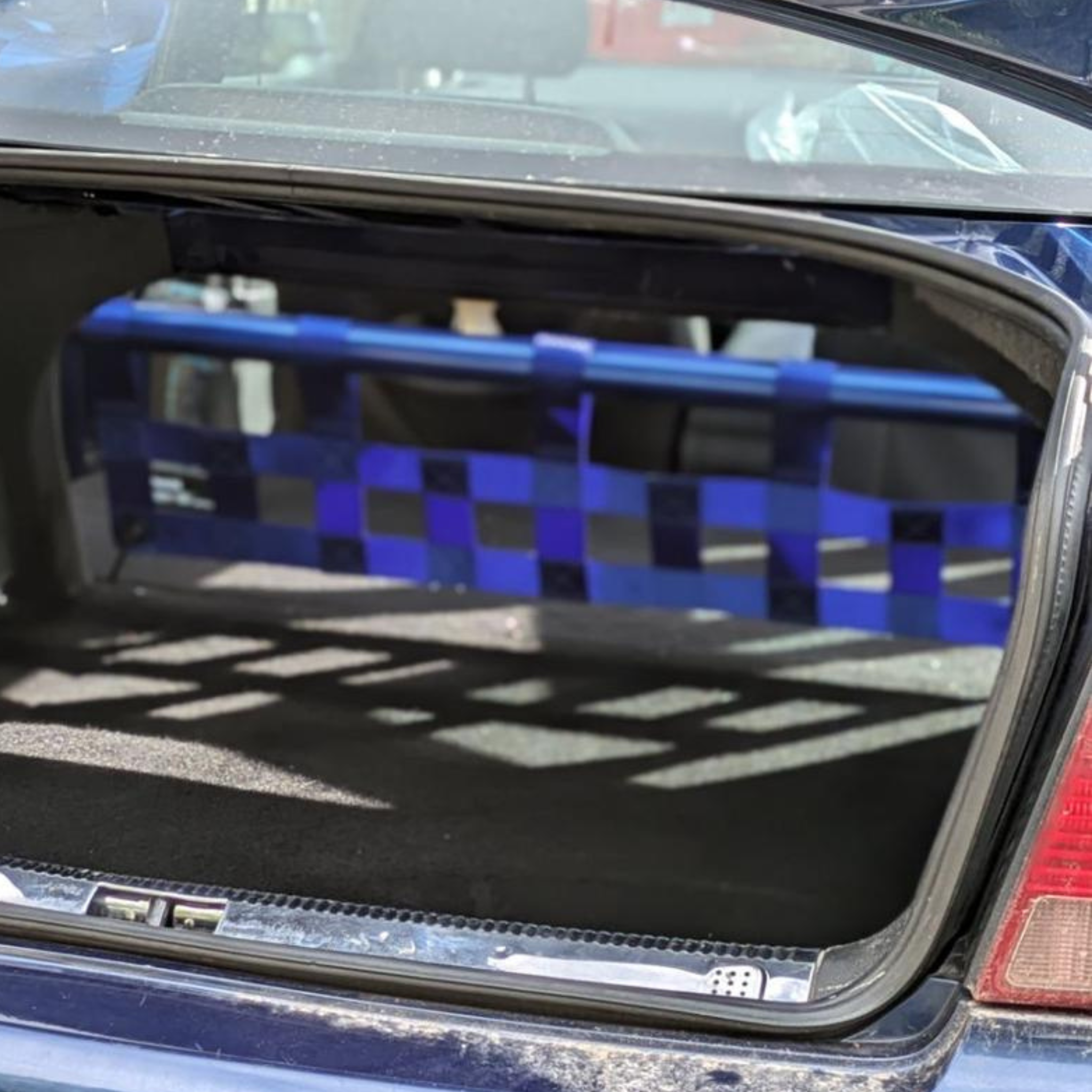 Volkswagen Bora 1J Strut Bar and Cargo Net cargo-nets.co.uk