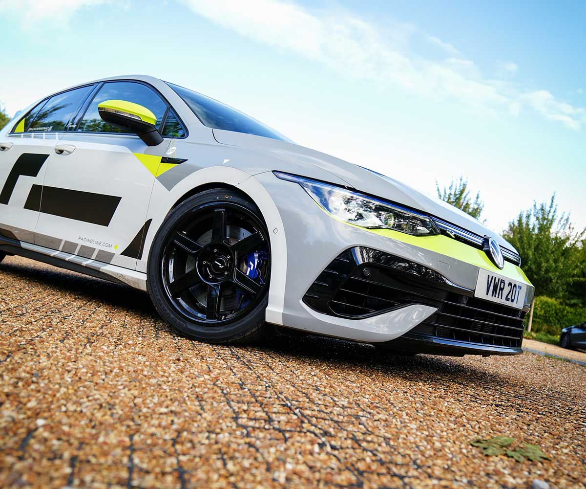RacingLine VWR R-06 18x8.5 (ET44) Flow Formed Gloss Black Wheel