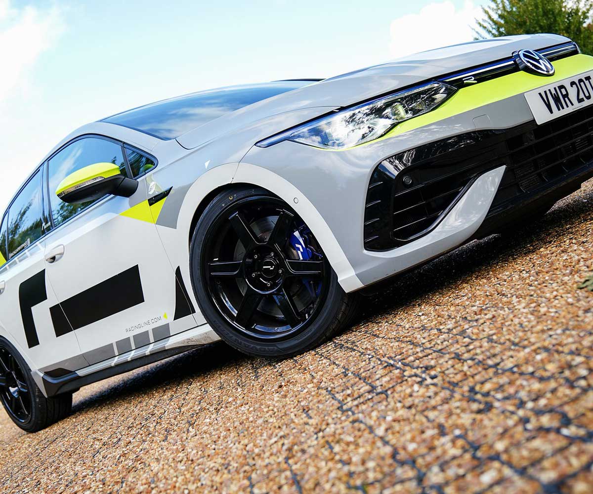RacingLine VWR R-06 18x8.5 (ET44) Flow Formed Gloss Black Wheel