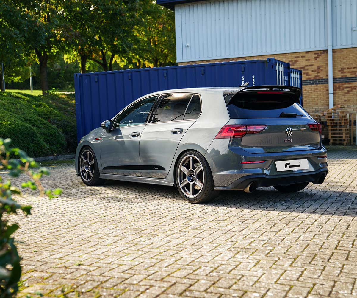RacingLine VWR R-06 18x8.5 (ET44) Flow Formed Gloss Gunmetal Wheel