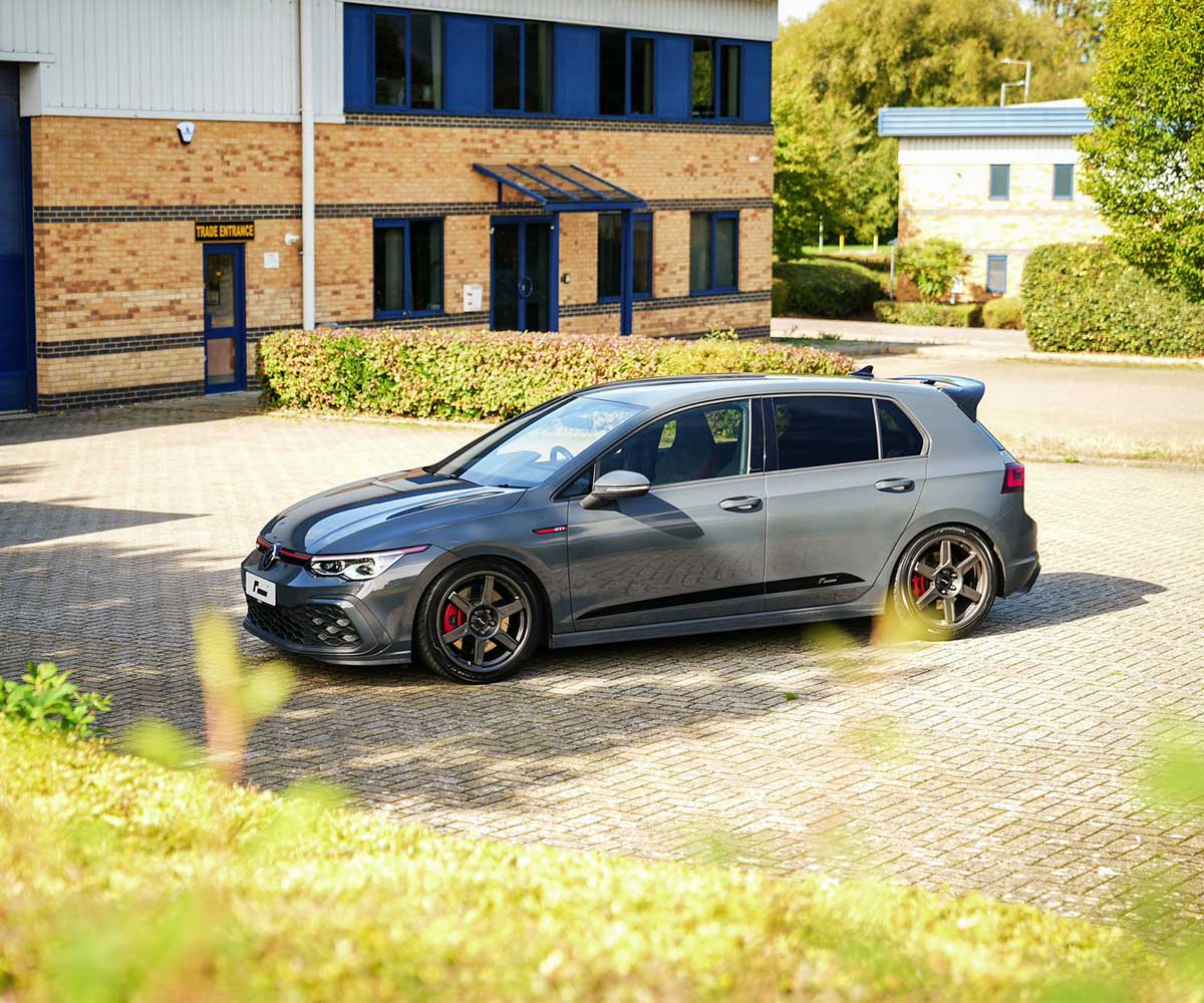 RacingLine VWR R-06 18x8.5 (ET44) Flow Formed Gloss Gunmetal Wheel