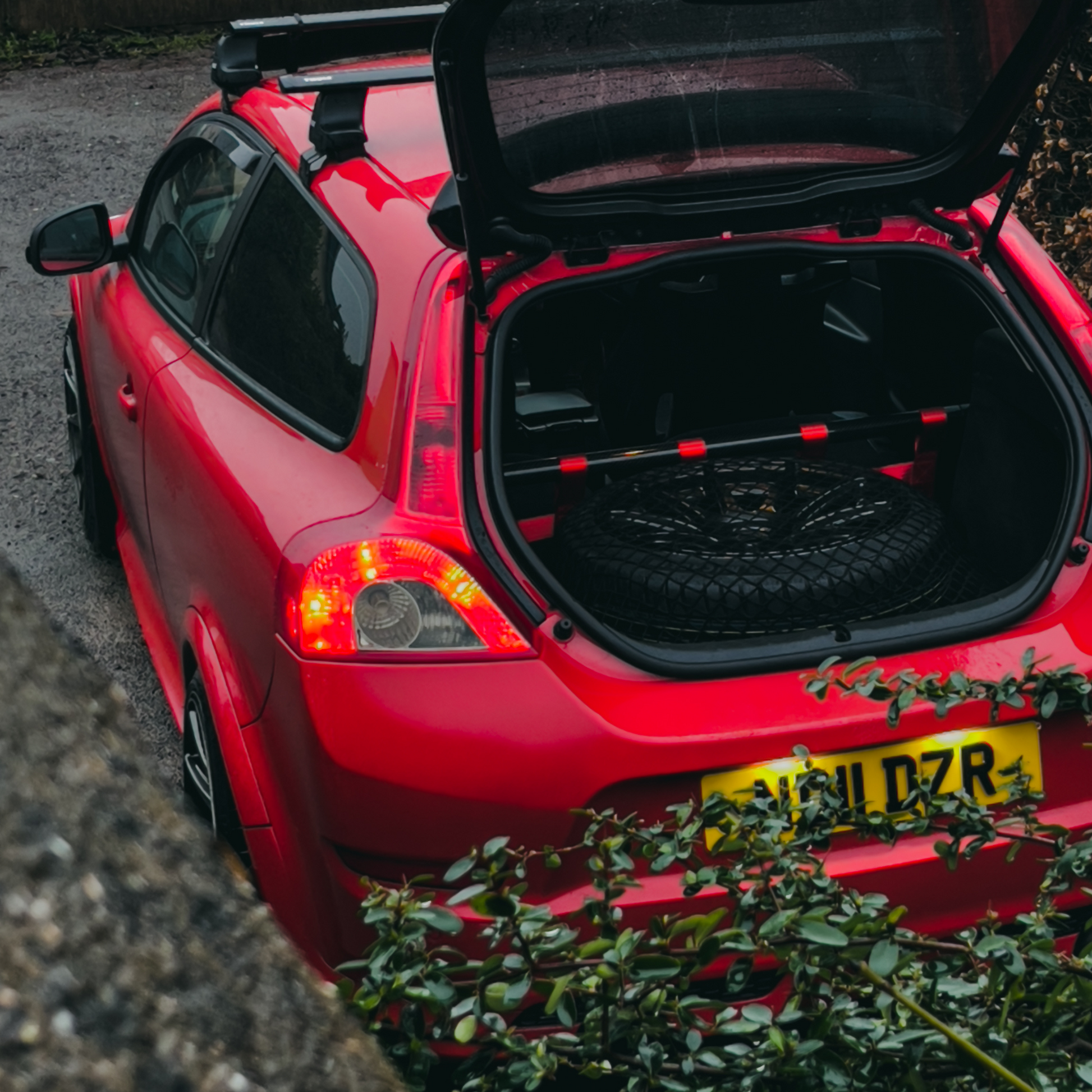 Volvo C30 Strut bar and Cargo net cargo-nets.co.uk