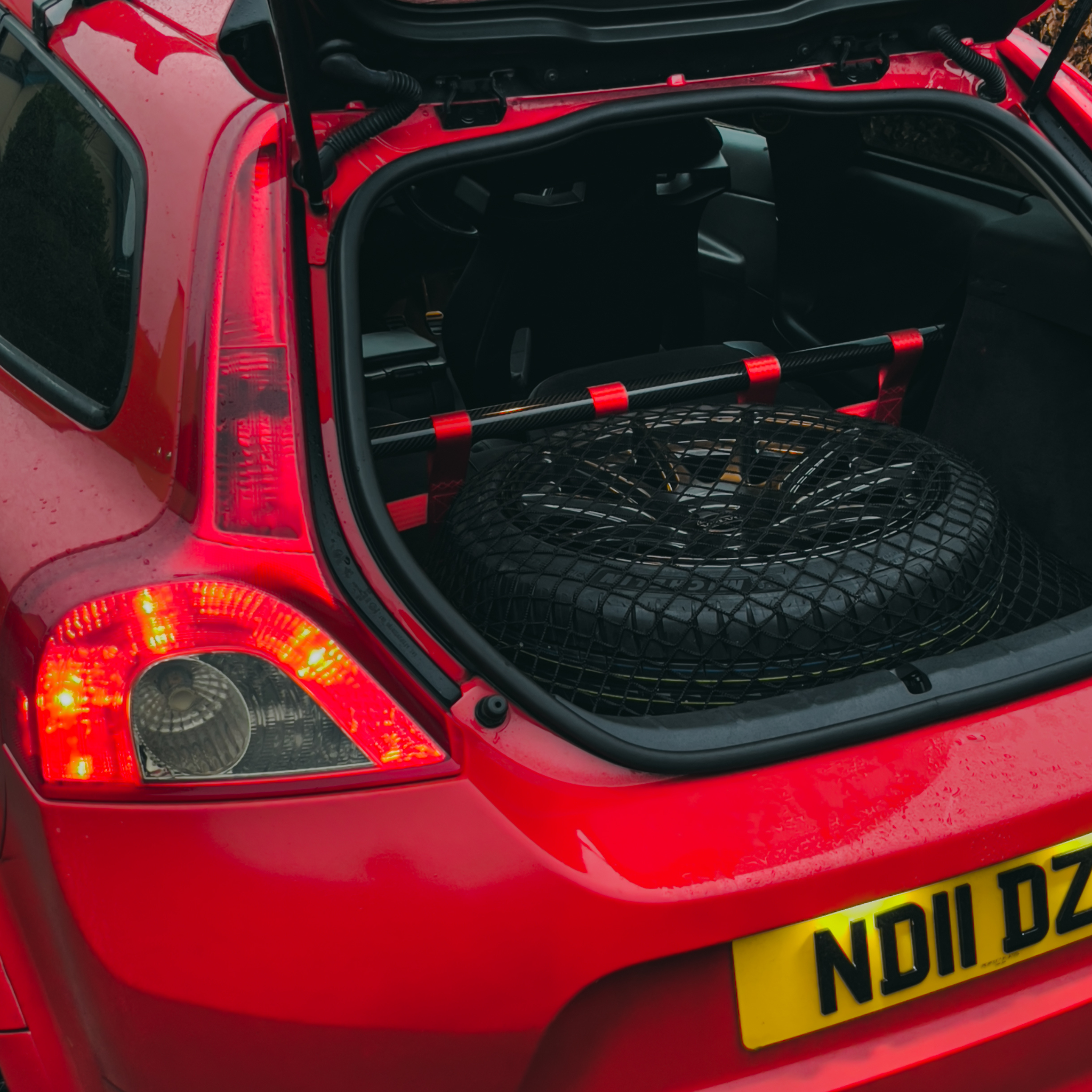 Volvo C30 Strut bar and Cargo net cargo-nets.co.uk