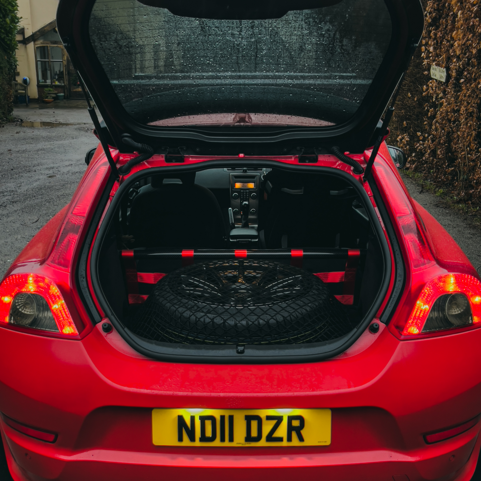 Volvo C30 Strut bar and Cargo net cargo-nets.co.uk